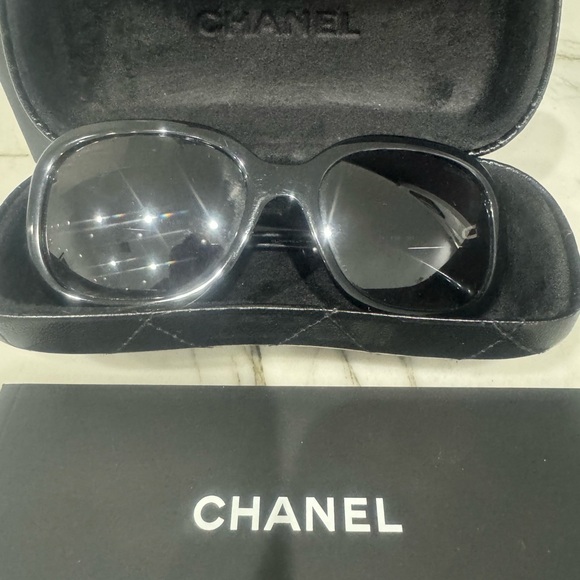 Chanel sunglasses, worn twice on our honeymoon 🙈 - Picture 5 of 8